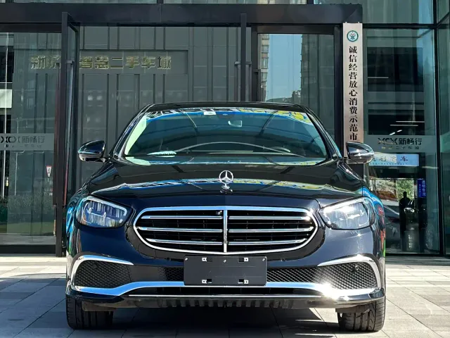 Mercedes-Benz E-Class — Фото автомобиля 2