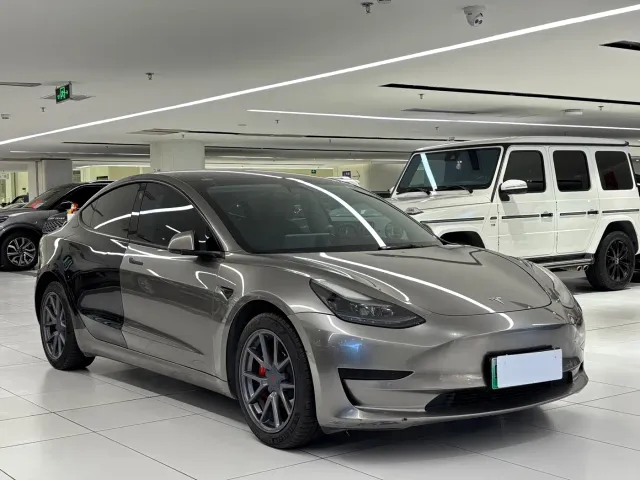 Tesla Model 3 — Фото автомобиля 3