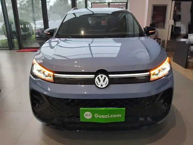 Volkswagen Tiguan L — Фото автомобиля 2