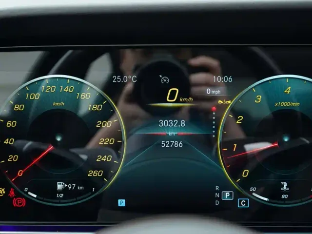 Mercedes-Benz E-Class — Фото автомобиля 8