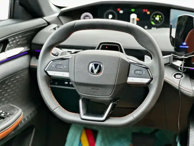 Changan Changan UNI-V 2022 1.5T Premium Model — Фото автомобиля 11