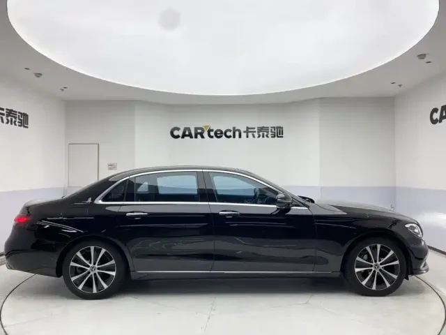 Mercedes-Benz E-Class — Фото автомобиля 4