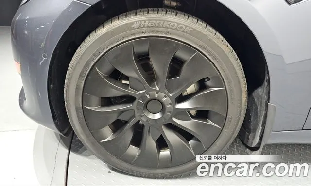 Tesla Model 3 — Фото автомобиля 5