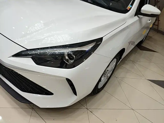 Roewe i5 — Фото автомобиля 23