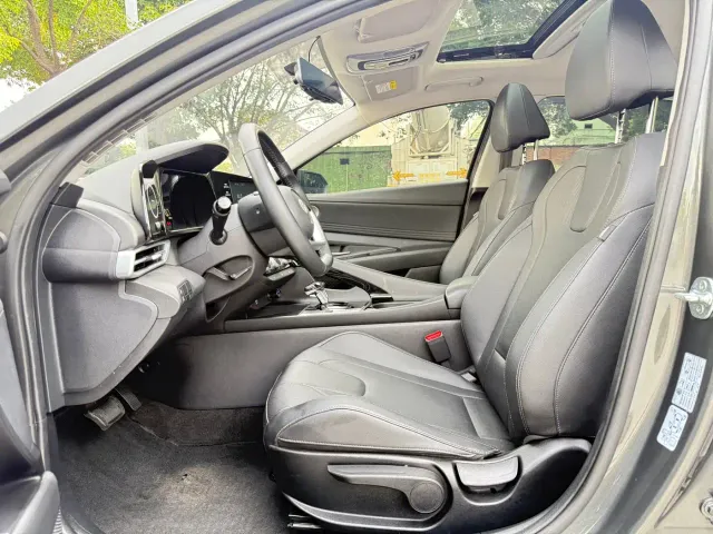 Hyundai Elantra — Фото автомобиля 9