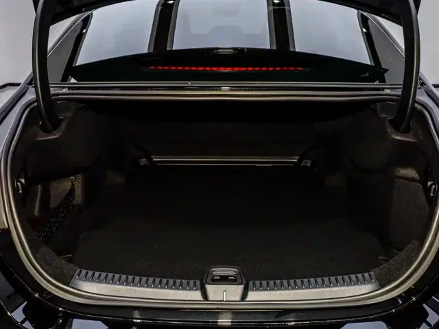 Mercedes-Benz E-Class — Фото автомобиля 6