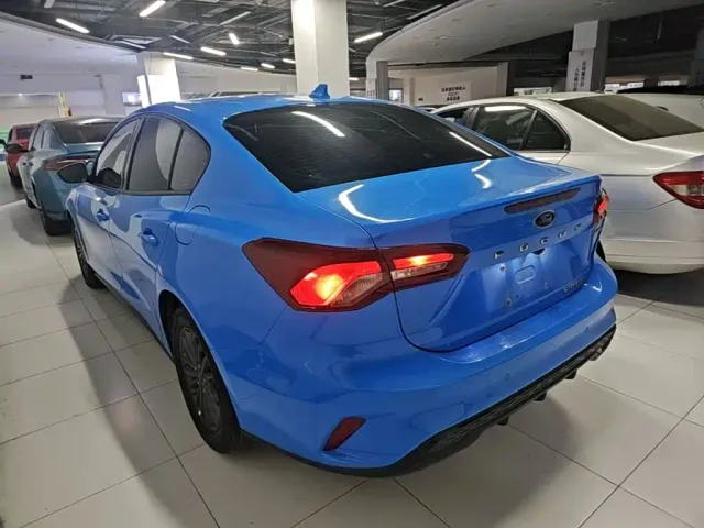Ford Focus — Фото автомобиля 4