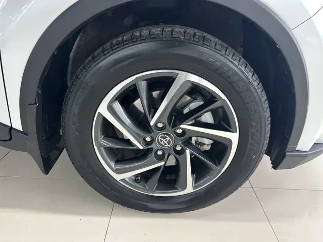 Toyota C-HR — Фото автомобиля 10