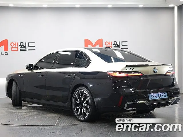 BMW i7 — Фото автомобиля 4