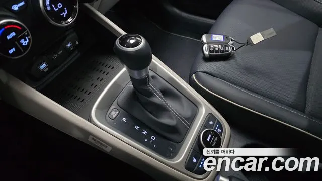 Hyundai Venue — Фото автомобиля 9