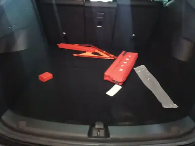 Tesla Model Y — Фото автомобиля 18