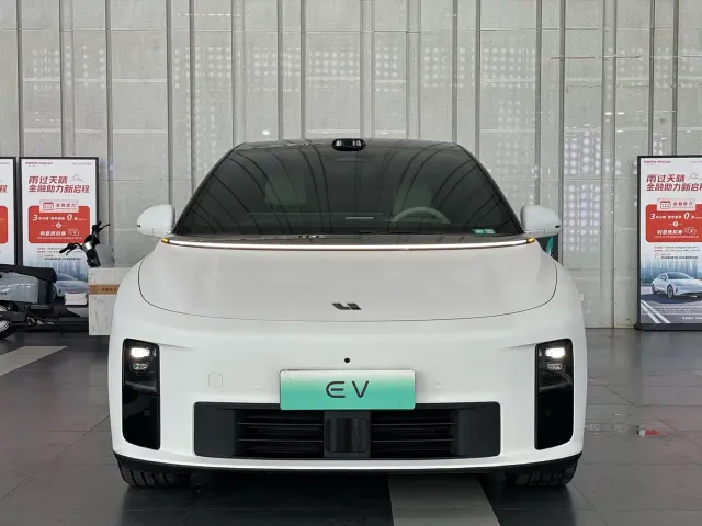 Li Auto i6 — Фото автомобиля 2