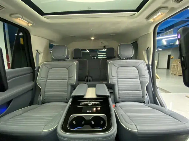 Lincoln Navigator — Фото автомобиля 25