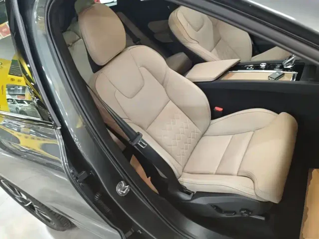 Volvo XC60 — Фото автомобиля 24