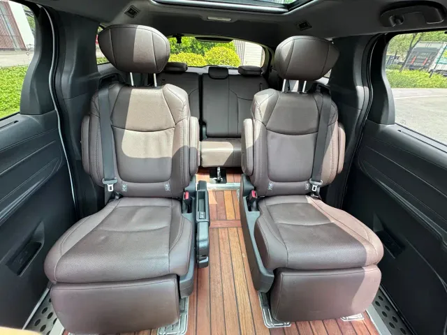 Toyota Sienna — Фото автомобиля 9