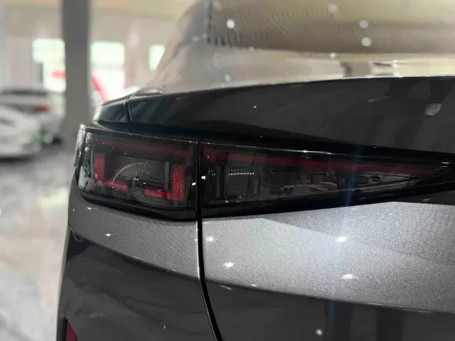 Changan Qiyuan A05 — Фото автомобиля 23