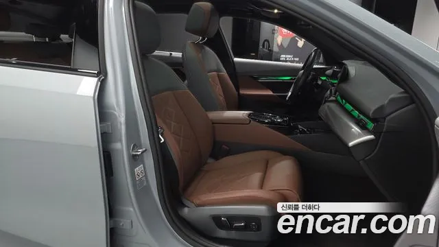 BMW 5-Series 5 серия (G60) 530i xDrive M Sport — Фото автомобиля 8