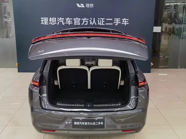 Li Auto L8 — Фото автомобиля 15