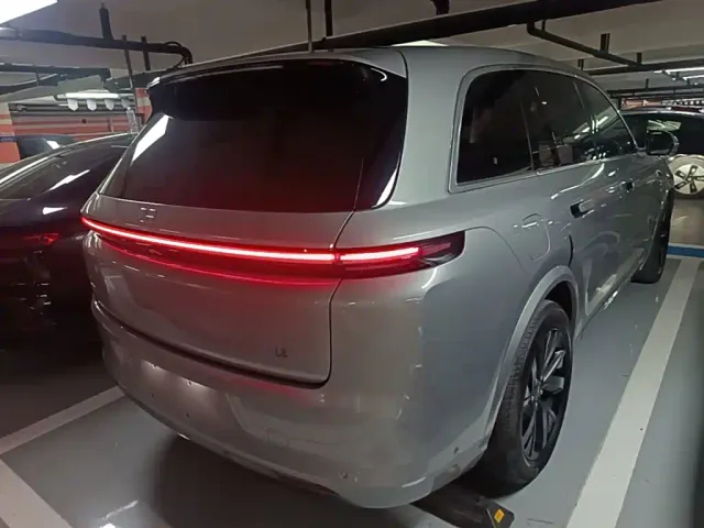 Li Auto L8 — Фото автомобиля 6