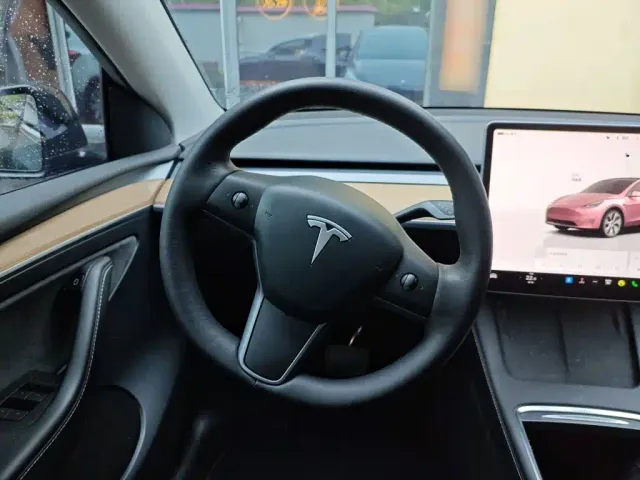 Tesla Model Y — Фото автомобиля 2