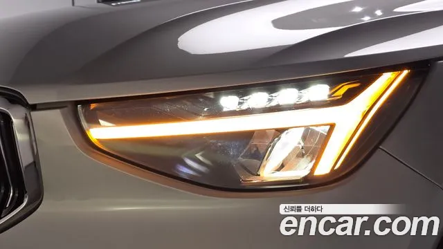 Volvo XC40 — Фото автомобиля 6