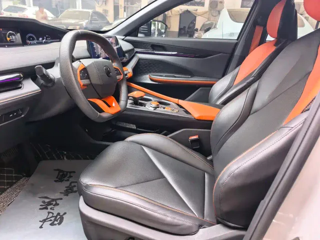 Changan Changan UNI-V 2022 1.5T Premium Model — Фото автомобиля 4