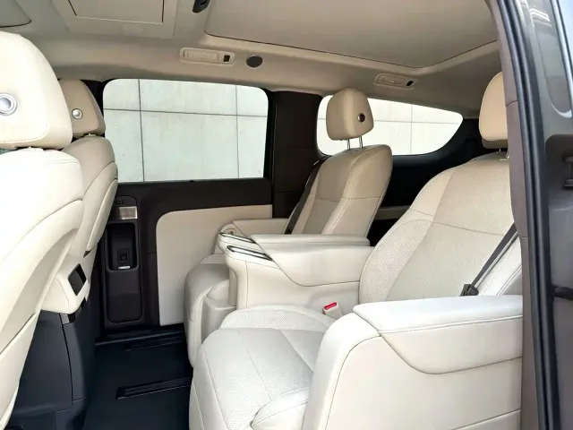 Li Auto MEGA — Фото автомобиля 6