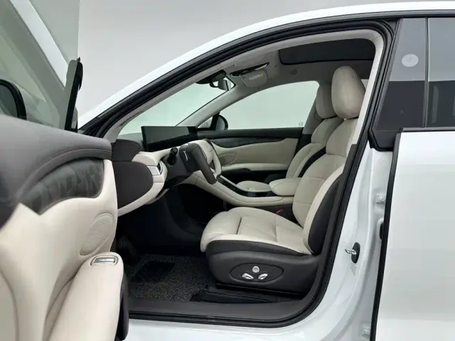 IM Motors LS6 — Фото автомобиля 9