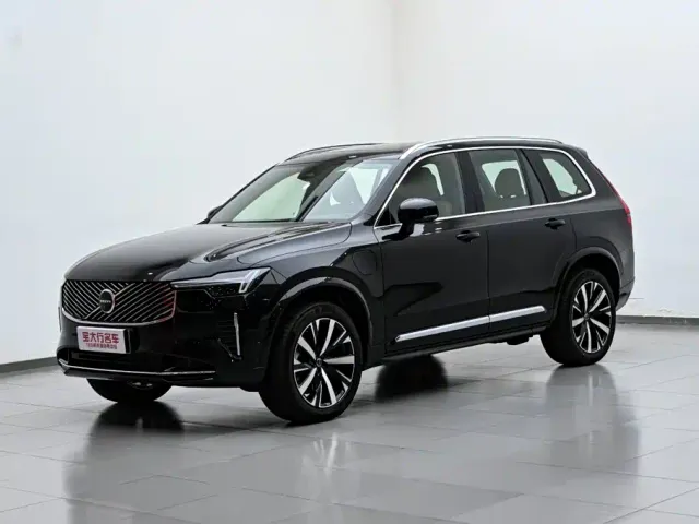 Volvo XC90 — Фото автомобиля 2