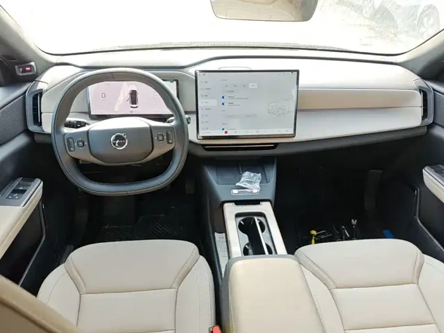 Volvo XC70 Plug-in Hybrid — Фото автомобиля 9