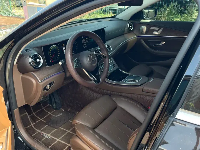Mercedes-Benz E-Class — Фото автомобиля 12