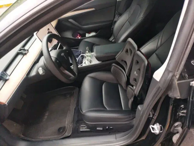 Tesla Model 3 — Фото автомобиля 16