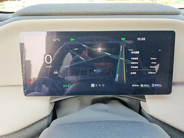 Volvo XC70 Plug-in Hybrid — Фото автомобиля 11