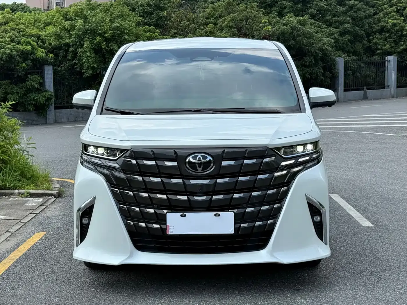 Toyota Alphard 2024 Hybrid 2.5L Prestige Edition — Фото автомобиля 2