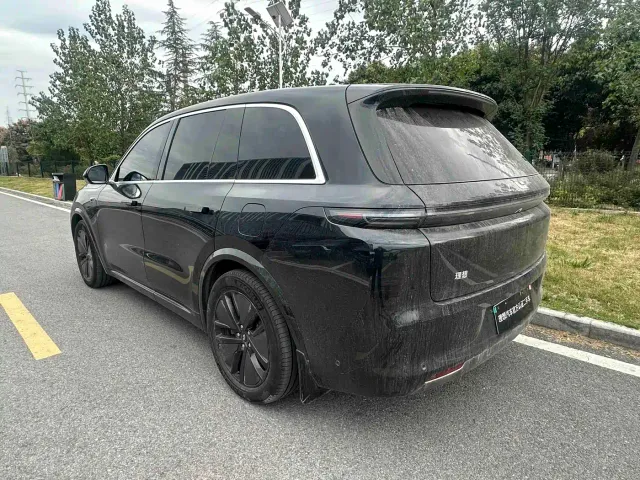 Li Auto L8 — Фото автомобиля 9