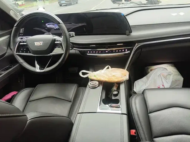 Cadillac CT6 — Фото автомобиля 12