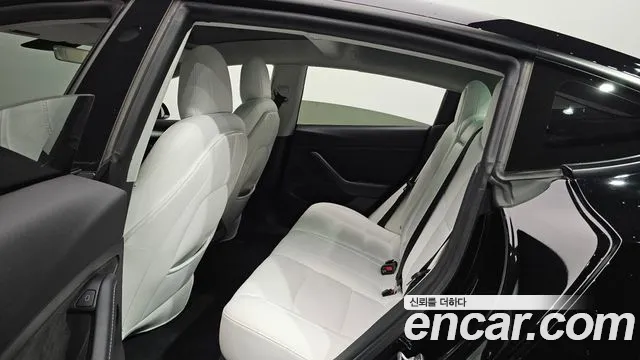 Tesla Model 3 — Фото автомобиля 3