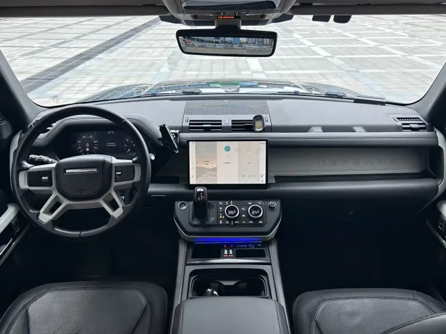 Land Rover Defender — Фото автомобиля 10