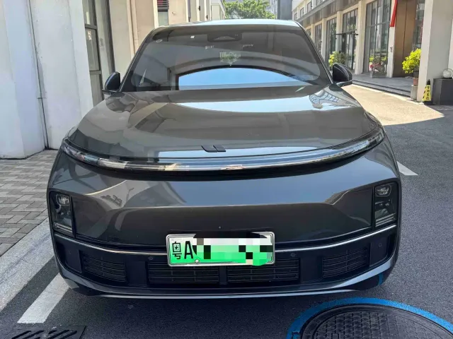 Li Auto L8 — Фото автомобиля 2