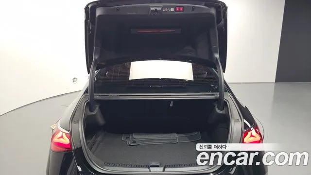 Mercedes-Benz E-Class — Фото автомобиля 29