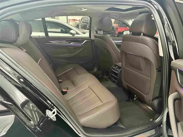 BMW 5 Series — Фото автомобиля 17