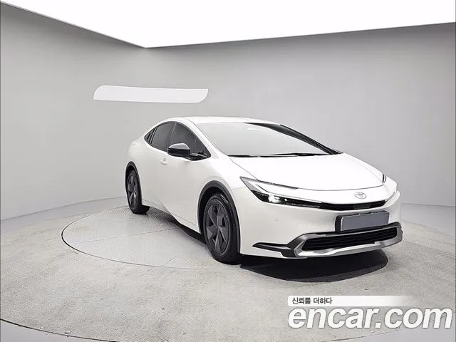 Toyota Prius 5th Gen — Фото автомобиля 3