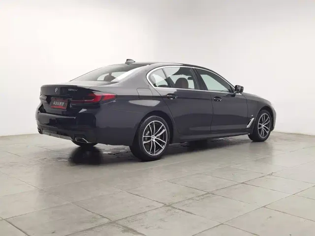 BMW 5 Series — Фото автомобиля 2