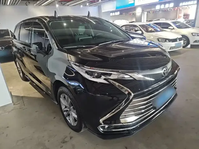 Toyota Sienna — Фото автомобиля 3