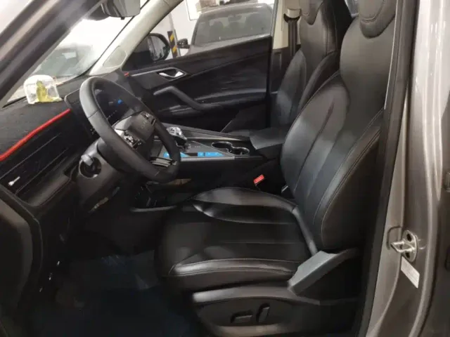 Roewe RX5 — Фото автомобиля 14