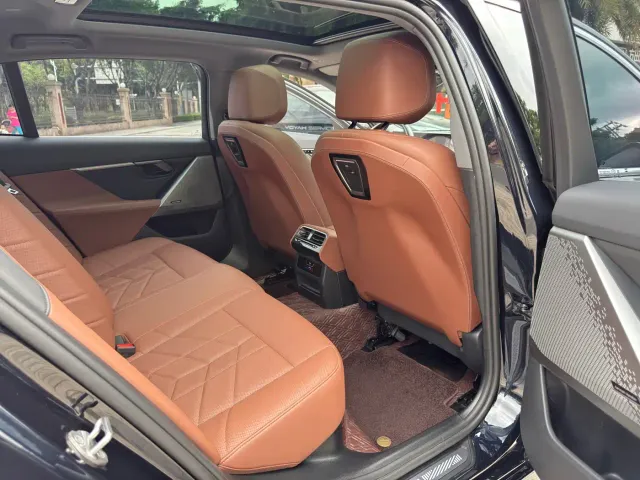 BMW 5 Series — Фото автомобиля 11