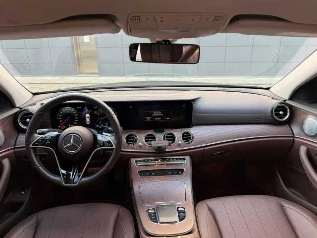 Mercedes-Benz E-Class — Фото автомобиля 5