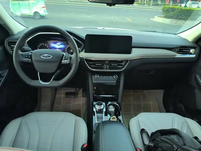 Ford Escape — Фото автомобиля 9