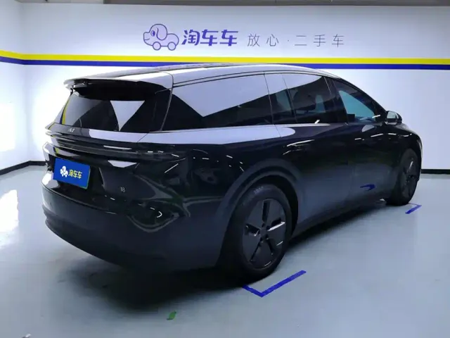 Li Auto i8 — Фото автомобиля 3