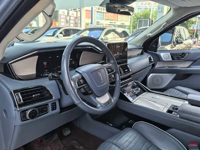 Lincoln Navigator — Фото автомобиля 6